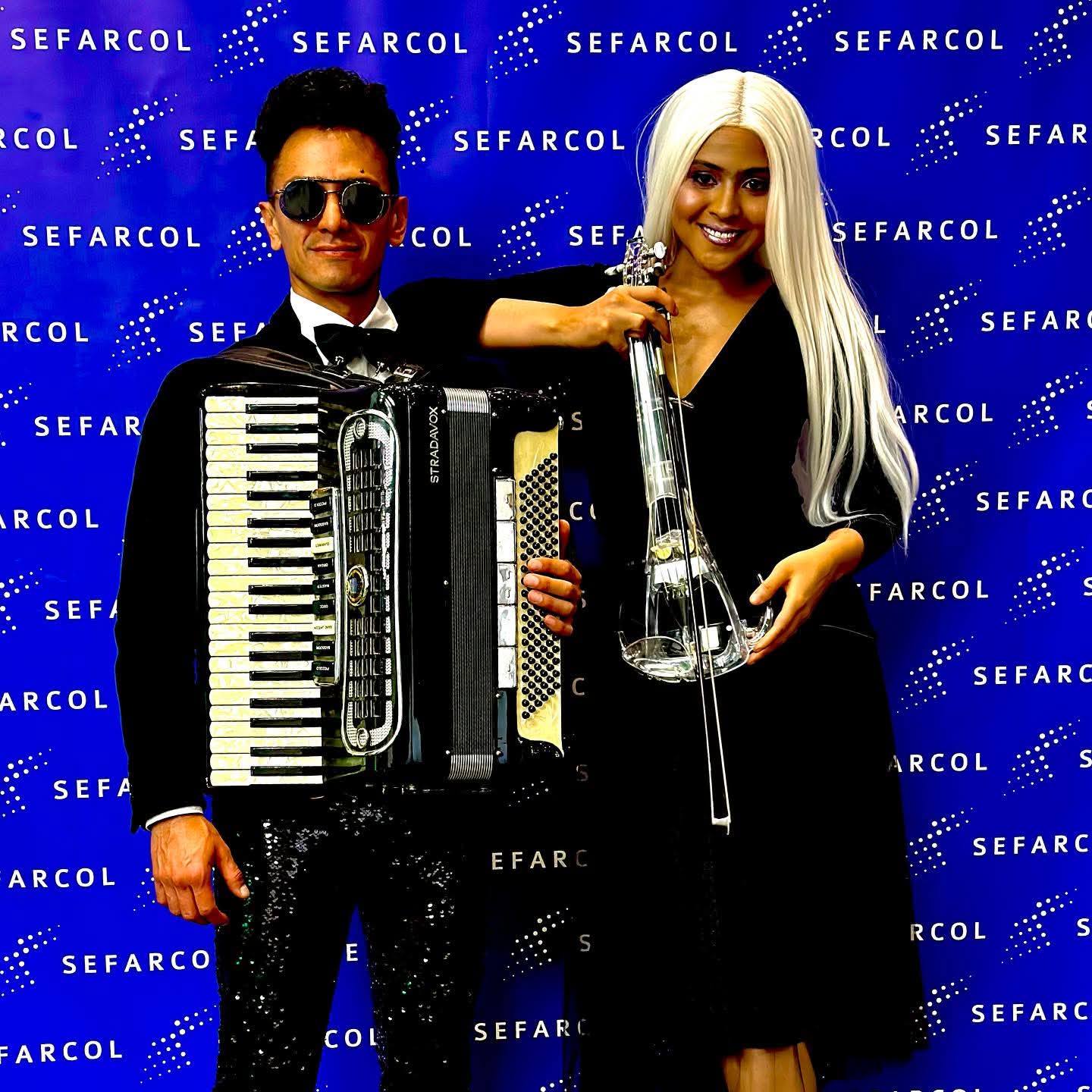 Maya y Riv — dúo de acordeón y violín eléctrico, show de Jay Maya Colombia